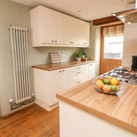 Kempshill Cottage Tideswell Eksteriør billede